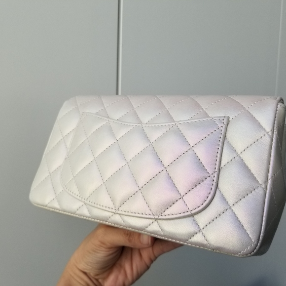 Authentic new Chanel mini single flap bag seashell irridescent 2020 lambskin - Picture 9 of 14